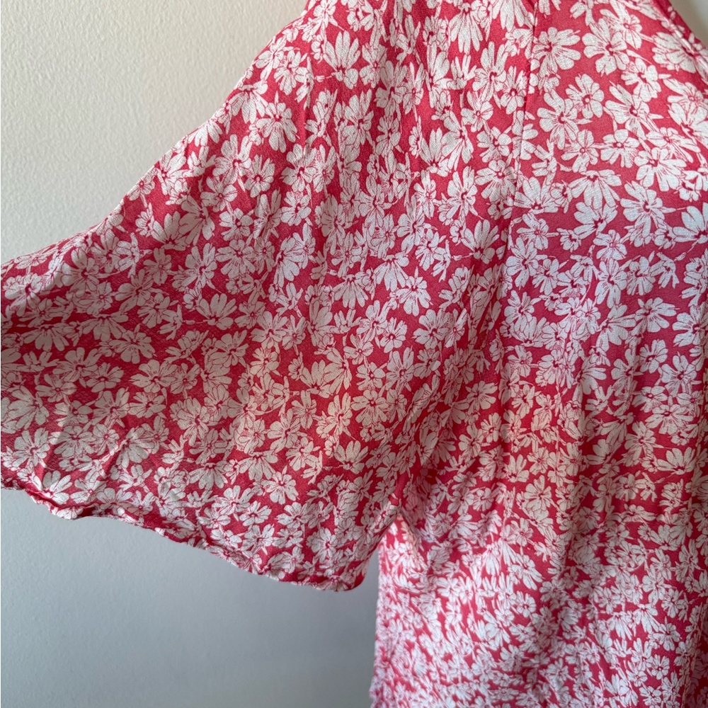 Floral V-Neck top in Red and White - Picture 4 of 4